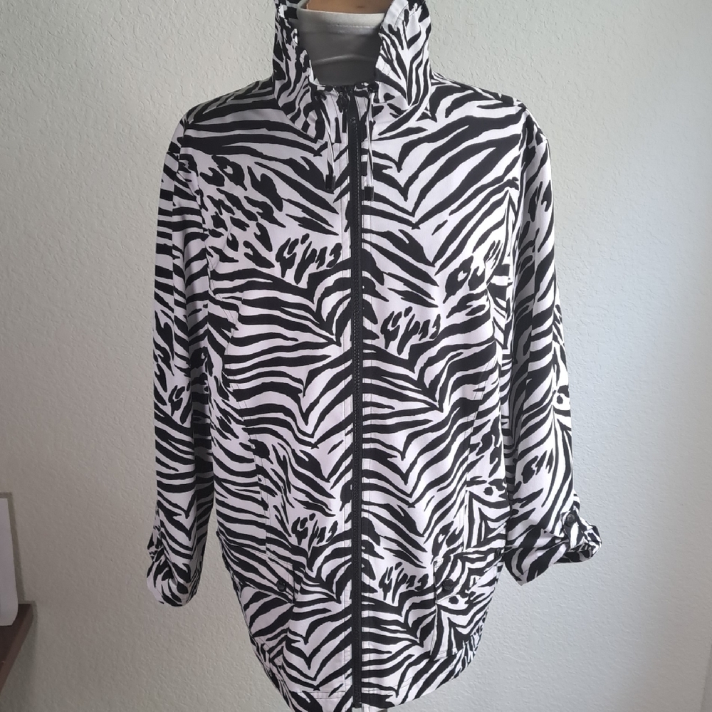 Chico’s Zenergy Women’s XL Jacket Zebra Black White Zip Front Funnel Collar
